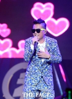  김건모, 폭로ing→수사&퇴출 수순…그럼에도 침묵