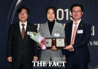 [TF포토] 20대 국회 의정대상 수상한 김수민 의원