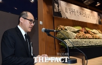 [TF포토] 유가족 인사 하는 장남 김선협