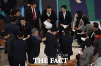 [TF포토] 최고위원회의 참석한 황교안 대표