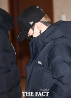 [TF포토] 슈가, '공항이 너무 추워요~'