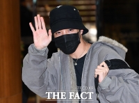 [TF포토] 제이홉, '일본 잘 다녀올게요~'