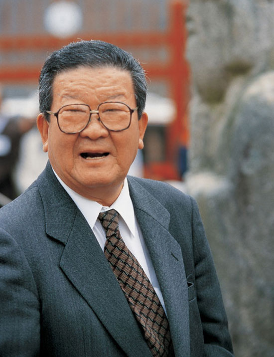 이낙연 국무총리를 비롯해 경제계 인사들이 지난 14일 별세한 구자경(사진) LG그룹 명예회장을 추모하고 있다. /LG 제공