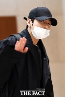 [TF포토] 정국, '아미에게 전하는 손인사'