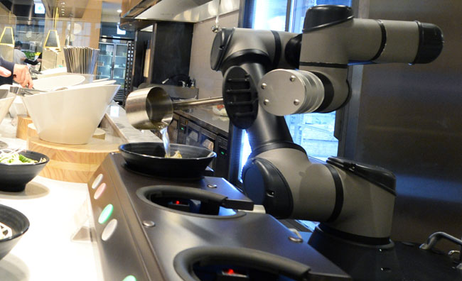 LG전자가 다음 달 7일 미국 라스베이거스에서 개막하는 CES 2020에서 클로이 테이블 전시존을 별도로 마련해 고객들이 식당에서 경험할 수 있는 다양한 로봇 서비스를 공개한다. /LG전자 제공