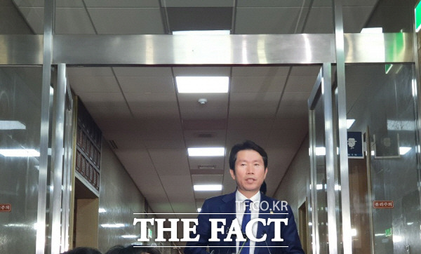 문희상 국회의장 주재로 16일 본회의 일정 등을 위한 교섭단체 3당 원내대표 회동이 예고됐으나 심재철 자유한국당 원내대표의 불참으로 무산됐다. 이에 따라 민생입법, 예산부수법안 등 처리를 위한 본회의 개의도 불투명해졌다. /국회=박숙현 기자