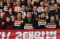 [TF포토] 구호 외치는 황교안 자유한국당 대표