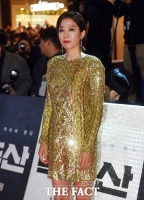 [TF포토] 전혜진, '시선 끄는 자체 발광 의상'