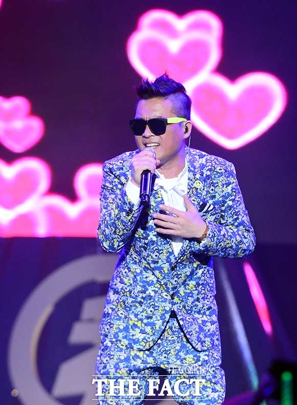 지난 16일 김건모에게 성추행을 당했다는 추가 폭로가 나왔다. /더팩트 DB