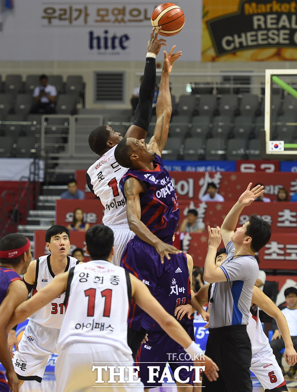 18일(수) 오후 7시에 울산동천체육관에서 열리는 2019-20시즌 남자프로농구(KBL) 현대모비스-고양오리온전을 대상으로 한 농구토토매치 61회차 투표율을 중간 집계한 결과, 참가자의 44.12%가 원정팀 고양오리온의 우세를 예상했다./더팩트 DB