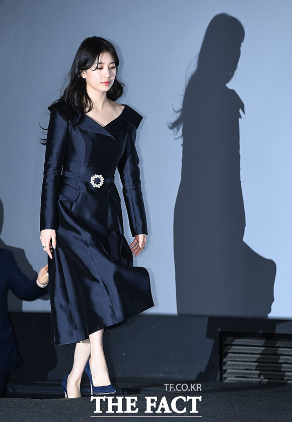 배우 수지가 18일 오후 서울 용산구 CGV 용산아이파크몰에서 열린 영화 백두산의 언론시사회에 참석하고 있다. /이동률 기자