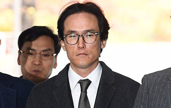 조현범 한국타이어앤테크놀로지 사장이 지난달 21일 오전 서울 서초구 서울중앙지방법원에서 열린 구속 전 피의자 심문을 받기 위해 법정으로 향하고 있다. /이동률 기자