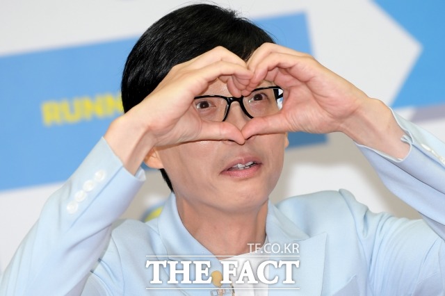 유재석이 유산슬로 트로트 가수에 도전하면서 뜨거운 사랑을 받고 있다. /더팩트DB