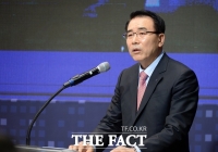  조용병 신한금융그룹 회장, 법적리스크에 발목…징역 3년 구형