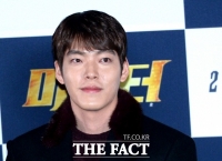  김우빈, '휴머니멀' 내레이터 맡는다…본격 활동 시작