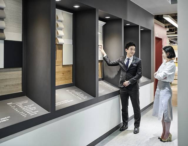 한샘 리하우스 디자이너는 홈 리모델링에 필요한 부엌 가구와 건자재를 상담, 디자인, 현장 감리를 총괄하는 홈 인테리어 전문가이다. /한샘 제공