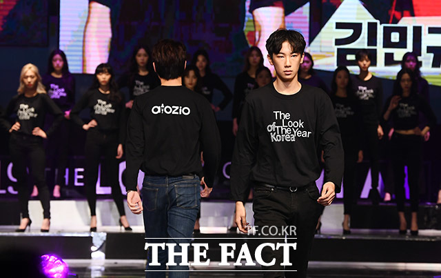 세계적인 모델 선발대회인 2019 THE LOOK OF THE YEAR의 한국 대회가 19일 오후 서울 광진구 워커힐 호텔 씨어터홀에서 열린 가운데 심사에 참가한 모델들이 런웨이를 밟고 있다. /이동률 기자