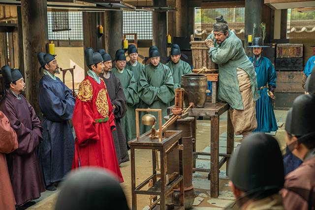 최민식과 한석규는 영화 쉬리 이후로 약 20년 만에 한 작품에서 만났다. /롯데엔터테인먼트 제공