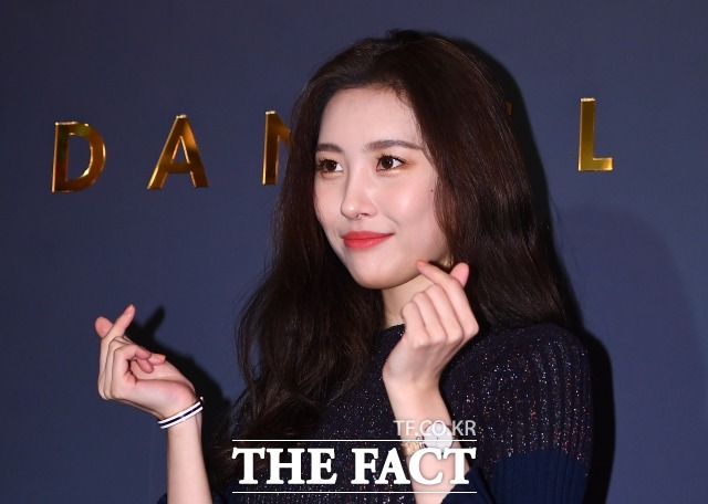 가수 선미가 자신을 둘러싼 의혹에 해명하며 당당한 모습을 보였다. /이동률 기자