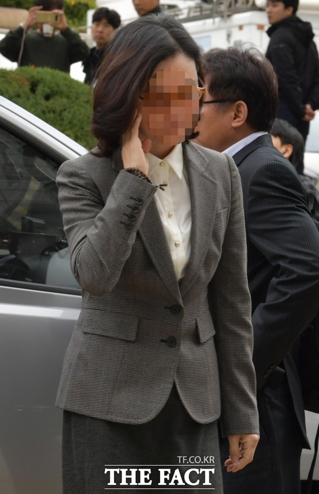 조국(54) 전 법무부 장관의 부인 정경심(57) 동양대 교수가 지난 10월 23일 오전 10시 30분 영장실질심사를 위해 서울중앙지법에 출석하고 있다. /이덕인 기자