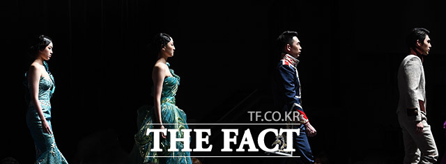 세계적인 모델 선발대회인 2019 THE LOOK OF THE YEAR의 한국 대회가 19일 오후 서울 광진구 워커힐 호텔 씨어터홀에서 열린 가운데 참가한 모델들이 런웨이를 밟고 있다. /이동률 기자