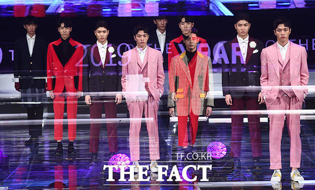 세계적인 모델 선발대회인 2019 THE LOOK OF THE YEAR의 한국 대회가 19일 오후 서울 광진구 워커힐 호텔 씨어터홀에서 열린 가운데 모델들이 런웨이를 밟고 있다. /이동률 기자