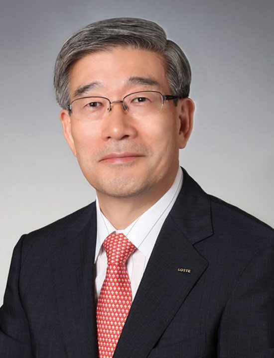 호텔&서비스BU장을 맡아왔던 송용덕 부회장은 롯데지주 대표이사로 자리를 옮겨 인사, 노무, 경영 개선 업무를 담당한다. /롯데그룹 제공