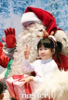 [TF포토] 워커힐, 핀란드 공식 산타와 보내는 크리스마스