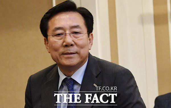 김기문 중소기업중앙회 회장은 사전 선거운동 혐의로 재판을 받고 있고, 그의 가족은 주식 불공정 거래 혐의를 받고 있다. /더팩트 DB