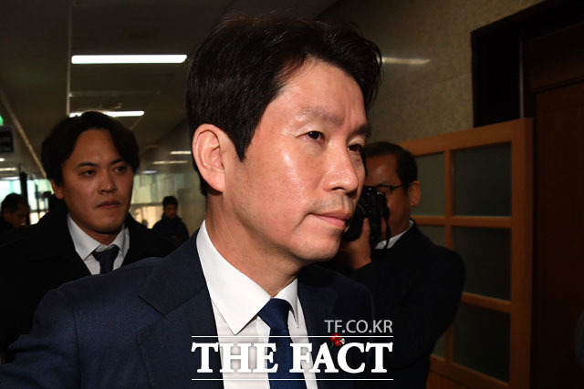 이인영 더불어민주당 원내대표가 23일 오전 서울 여의도 국회 의장실에서 열린 문희상 국회의장 주재 3당 원내대표 회동에 참석하고 있다./국회=남윤호 기자