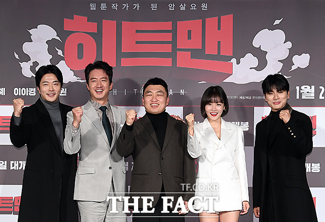 최원섭 감독(가운데)과 배우들~