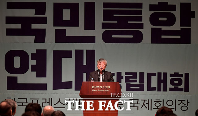 국민통합연대 창립대회가 23일 오전 서울 중구 프레스센터에서 열린 가운데 이문열 작가가 축사를 하고 있다./이덕인 기자
