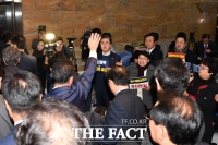 [TF포토] 국회 본회의 앞두고 항의하는 자유한국당