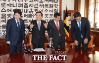 [TF포토] '각 자의 자리로'