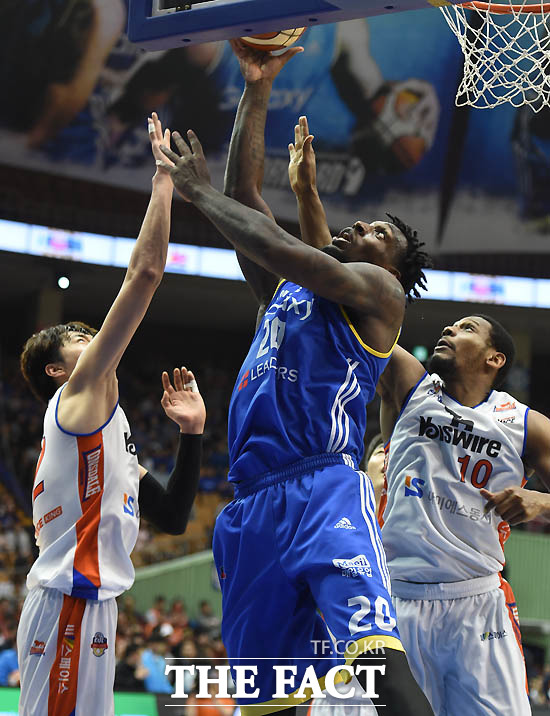 케이토토가 크리스마스 당일인 25일(수)에 농구토토 스페셜 및 매치, W매치 게임 등 3개 회차를 동시에 발행한다./더팩트 DB