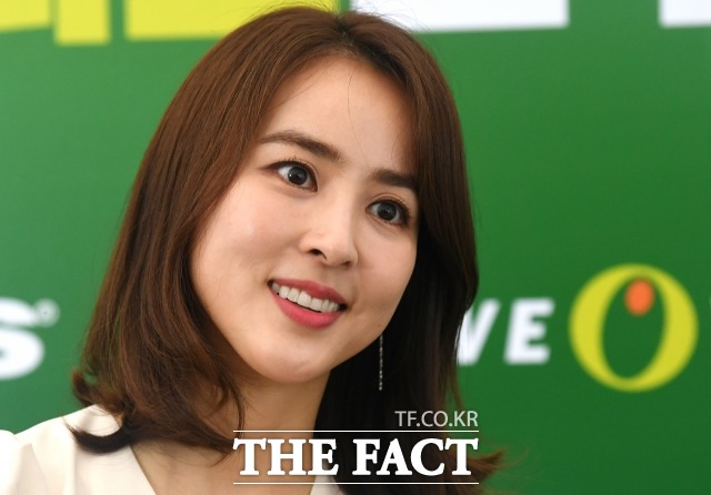 배우 한혜진이 한우 홍보대사 계약 위반 논란에 휩싸였다. /이새롬 기자