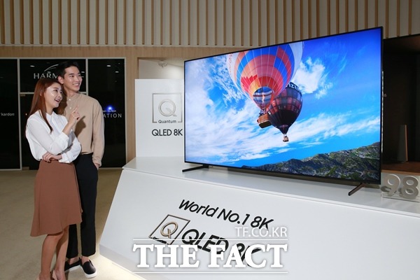 삼성전자가 업계 최초로 8K HDMI 2.1 영상 규격 인증을 획득했다. 사진은 QLED 8K 제품. /삼성전자 제공