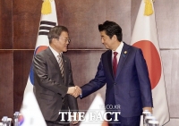  文대통령, 아베에 '강제징용 大法 판결 관여 못 해' 못박아