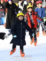 [TF포토] 즐거움이 가득한 스케이트장