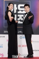 [TF포토] 설현-전현무 '가요대전 보러와요~'