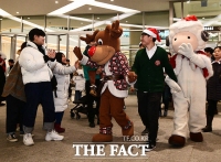 [TF포토] '루돌프의 크리스마스 인사'