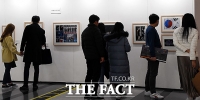 [TF포토] 성황리에 열리는 더팩트 사진전