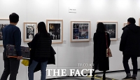 [TF포토] '사진 작품이 궁금해'