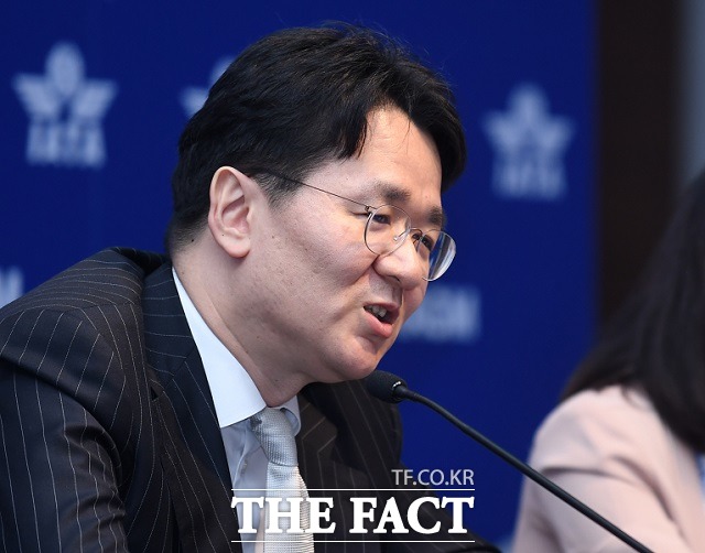 조원태 한진그룹 회장 겸 대한항공 사장. 사진은 지난 9월 3일 코엑스에서 열린 국제항공운송협회(IATA) 대한항공 기자간담회에 참석해 취재진의 질문에 답하고 있는 조 회장 모습. /이새롬 기자