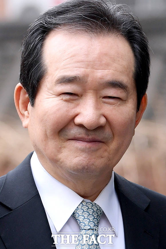 정세균 국무총리 후보자가 30일 오전 서울 종로구 금융감독원 연수원에 마련된 후보자 사무실로 출근하고 있다. /이선화 기자