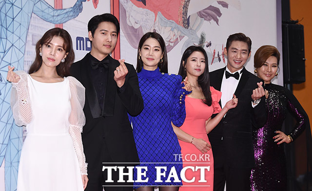 배우 정시아와 이상우, 한지혜, 오지은, 이태성, 정영주(왼쪽부터)