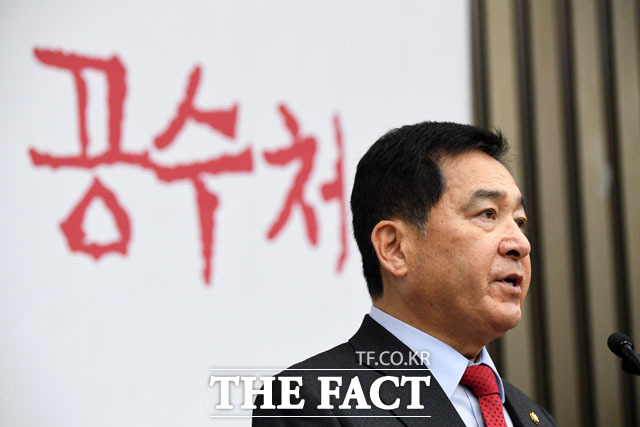 심재춸 원내대표가 30일 오후 서울 여의도 국회에서 열린 의원총회에 참석해 모두발언하고 있다./국회=남윤호 기자