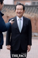 [TF포토] 취재진의 질문에 답하는 정세균 국무총리 후보자