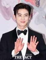 [TF포토] 차은우, '얼굴천재의 수줍은 인사'