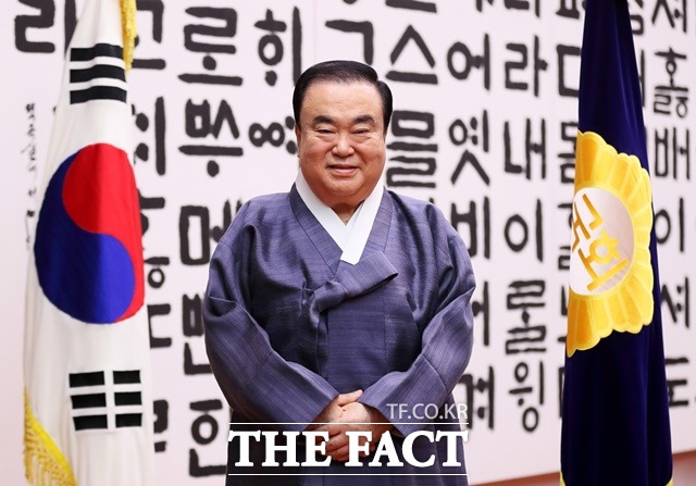 문희상 국회의장이 1일 신년사를 통해 새해에는 무엇보다도 정치가 바로 서야 한다고 강조했다. /국회 제공